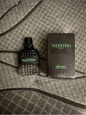 Valentino Born In Roma Green Extravaganza Brand New Never Sprayed, Box Damaged